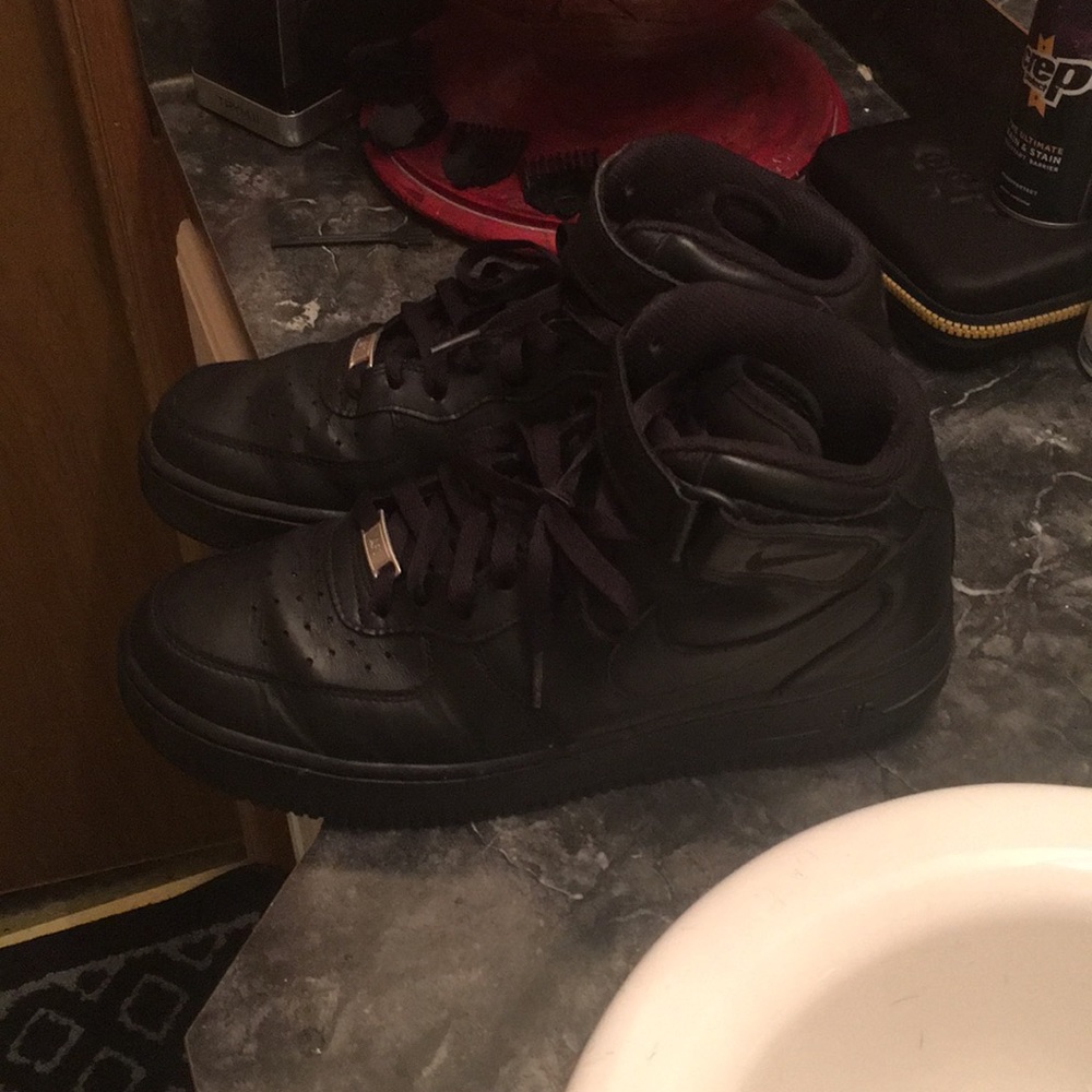 Nike Air Force 1 Mid - Black size 10 used 6/10